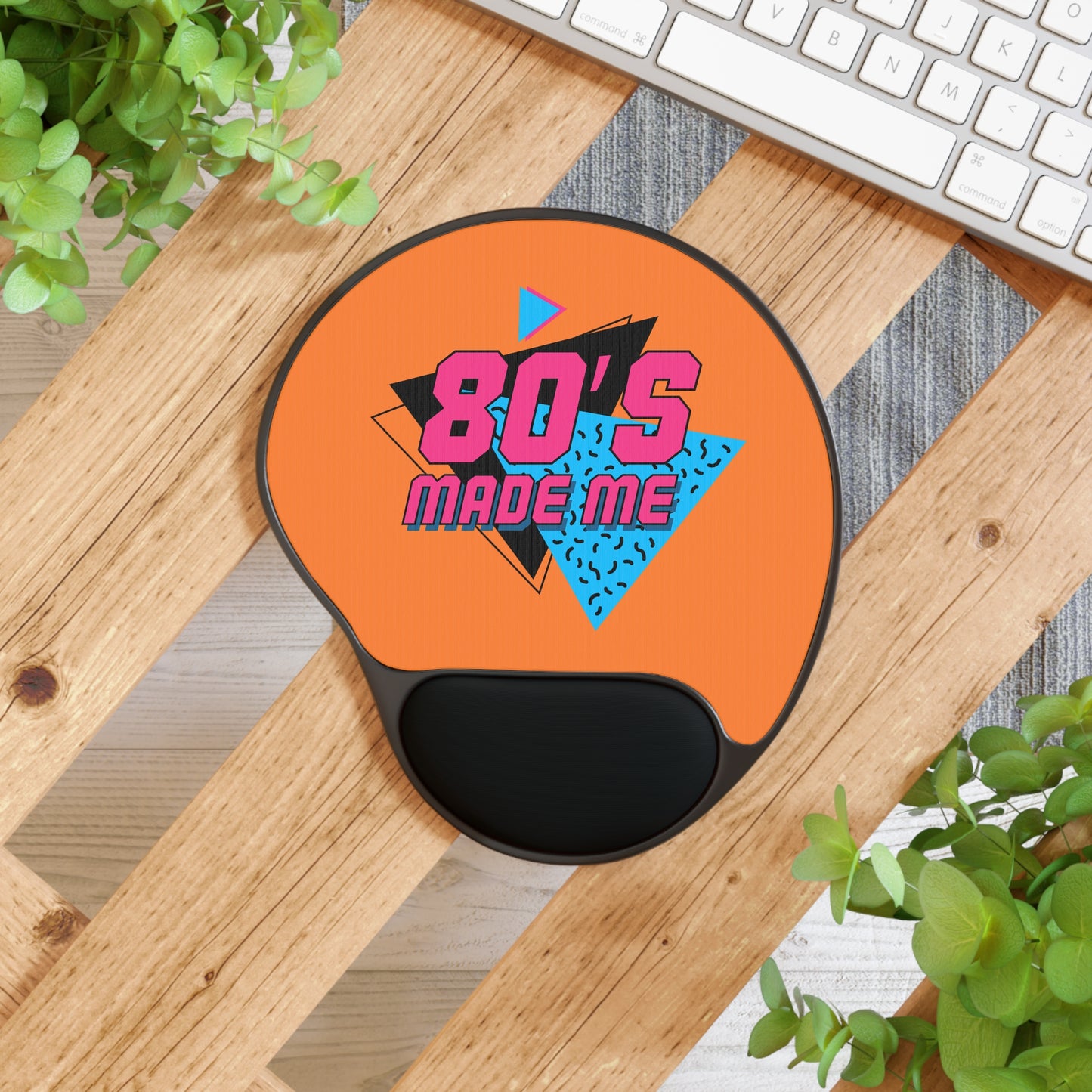 Retro 80's Mouse Pad with Wrist Rest - Perfect for Nostalgic Gamers and Office Enthusiasts